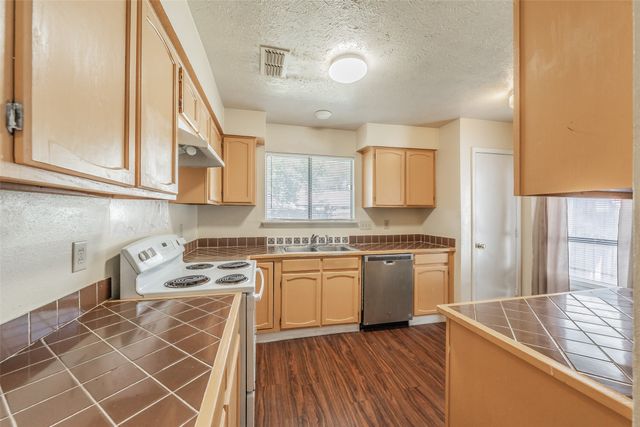 2325 Busch Drive, Arlington, TX 76014