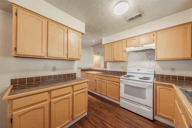 2325 Busch Drive, Arlington, TX 76014