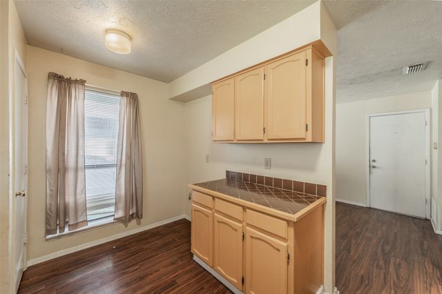 2325 Busch Drive, Arlington, TX 76014