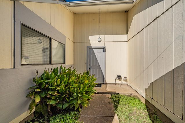 2325 Busch Drive, Arlington, TX 76014