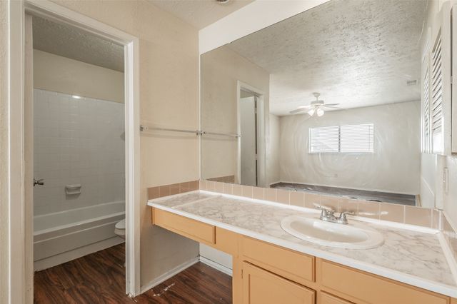 2325 Busch Drive, Arlington, TX 76014