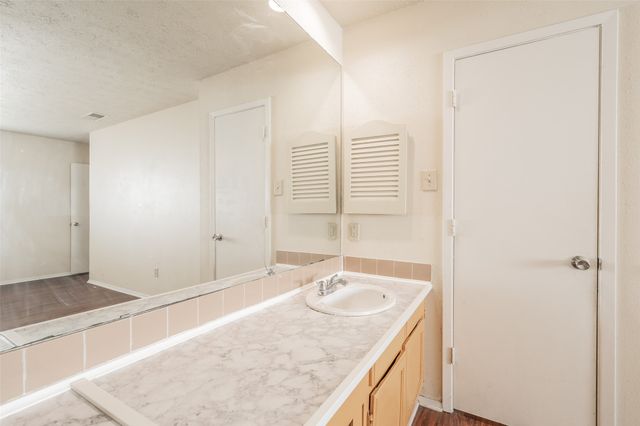 2325 Busch Drive, Arlington, TX 76014