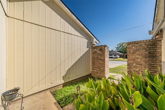 2325 Busch Drive, Arlington, TX 76014