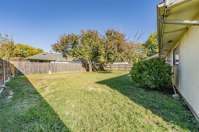 2325 Busch Drive, Arlington, TX 76014