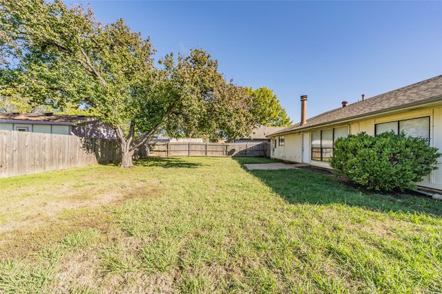 2325 Busch Drive, Arlington, TX 76014