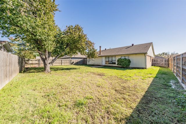 2325 Busch Drive, Arlington, TX 76014