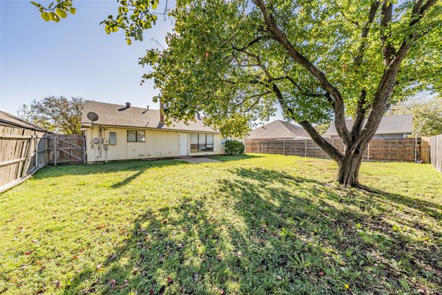 2325 Busch Drive, Arlington, TX 76014