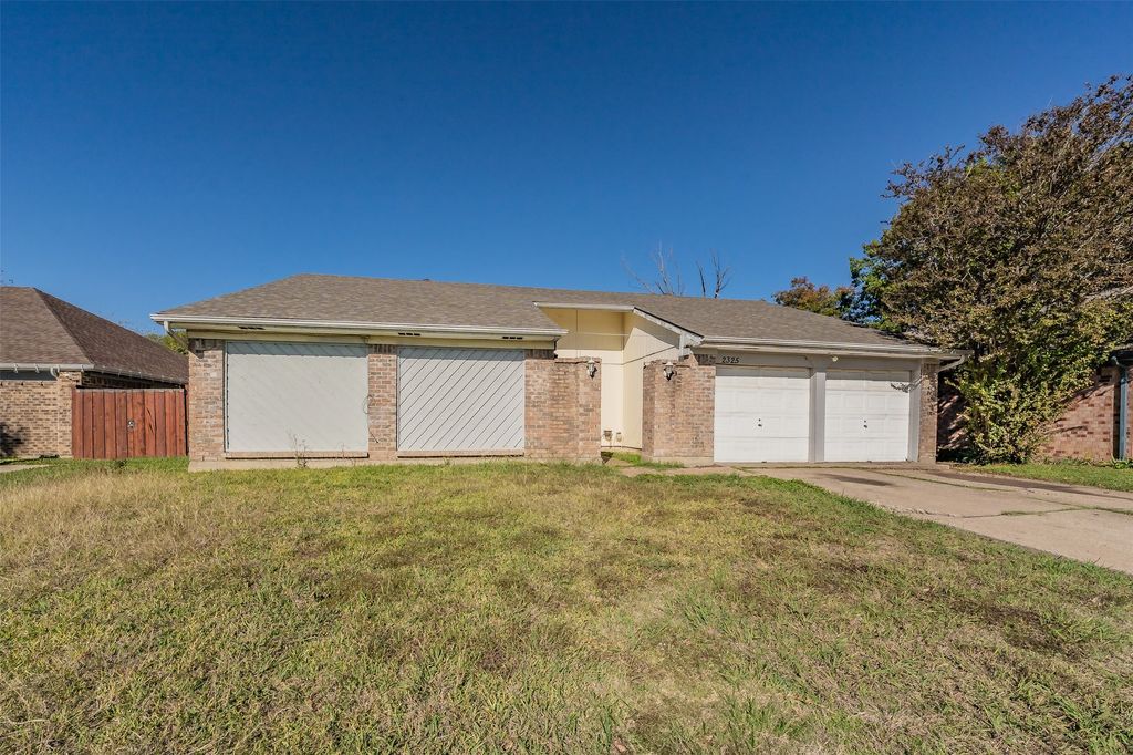 2325 Busch Drive, Arlington, TX 76014