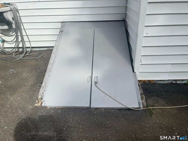 18 Summit Street, Derby, CT 06418