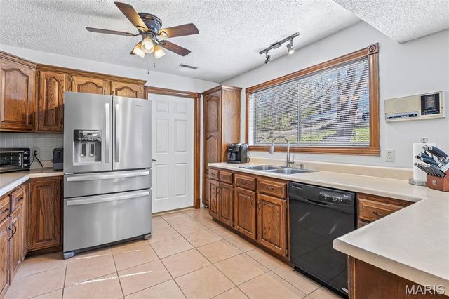 9843 E Vista Drive, Hillsboro, MO 63050