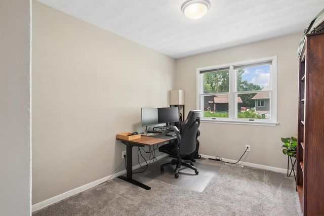 4702 Leslee Lane, Waterloo, IA 50701