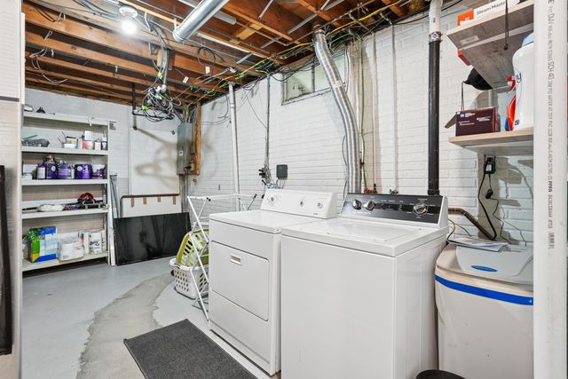4702 Leslee Lane, Waterloo, IA 50701