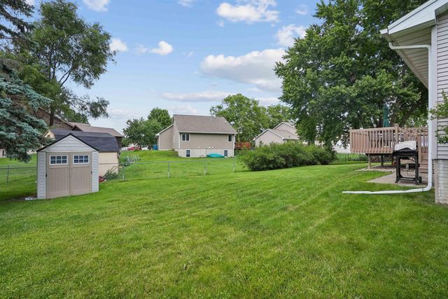 4702 Leslee Lane, Waterloo, IA 50701