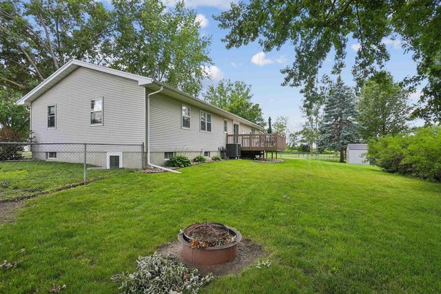 4702 Leslee Lane, Waterloo, IA 50701