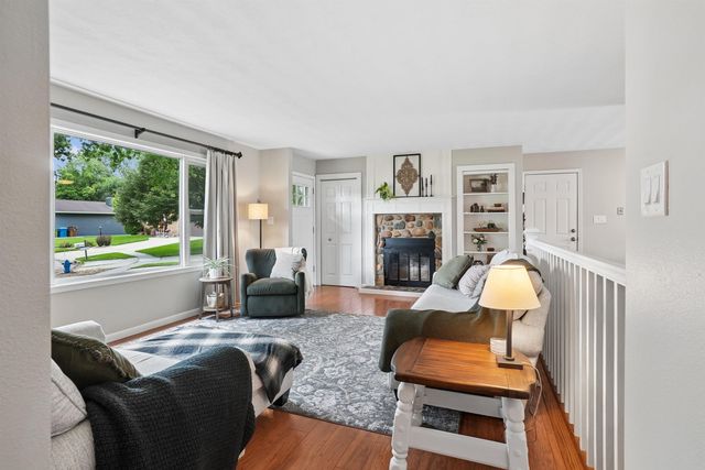 4702 Leslee Lane, Waterloo, IA 50701
