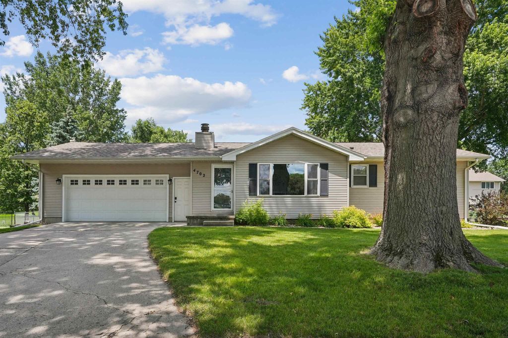 4702 Leslee Lane, Waterloo, IA 50701