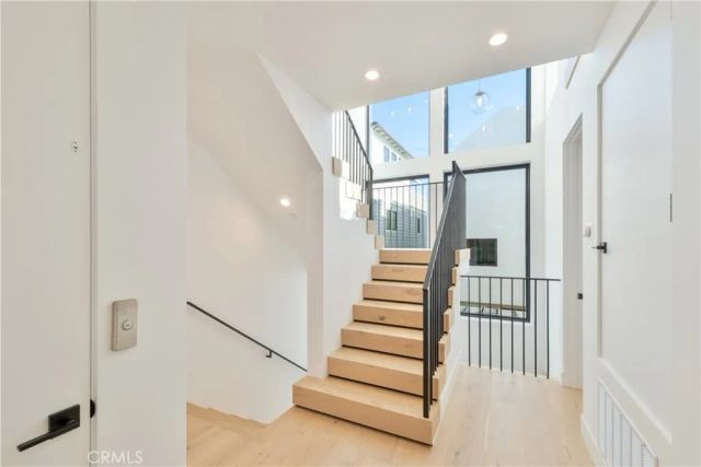 707 2nd Street, Hermosa Beach, CA 90254