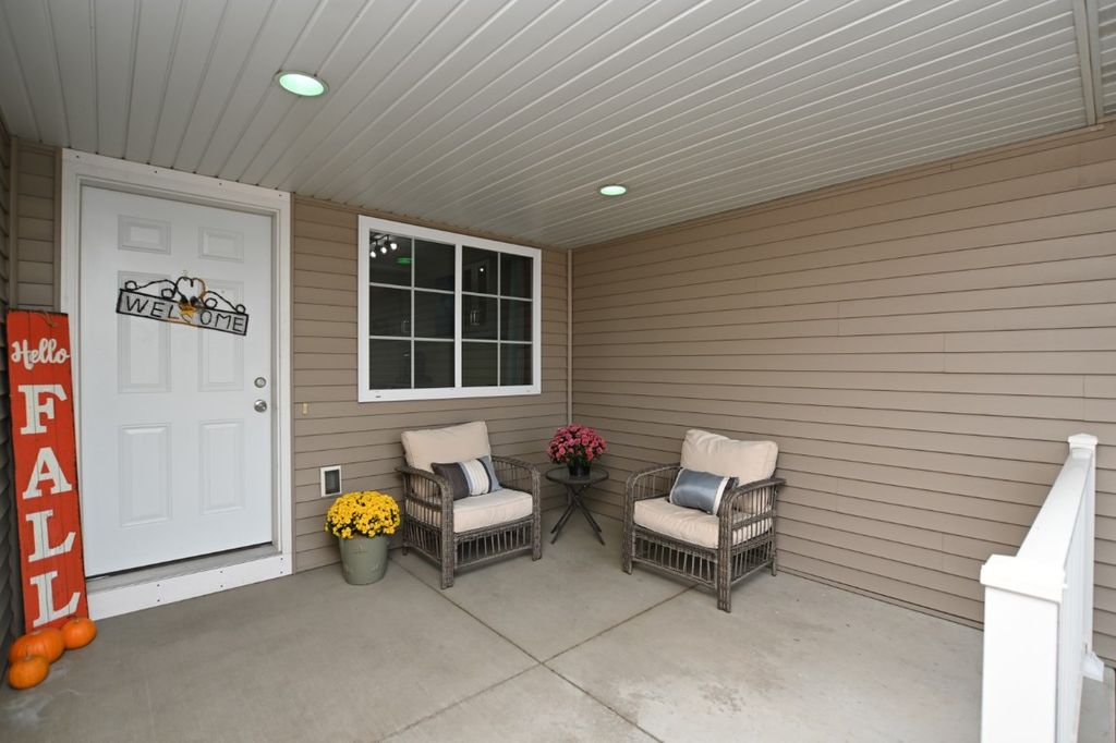 1233 Crescent View Drive NE, Cedar Rapids, IA 52402