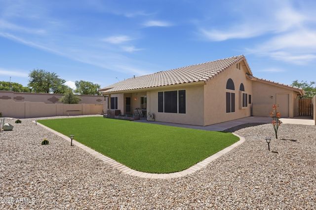 8306 W TONTO Lane, Peoria, AZ 85382