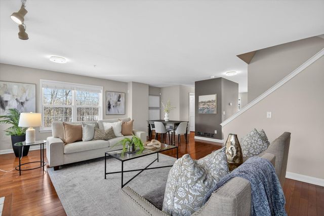 3031 Barclay Way, Ann Arbor, MI 48105