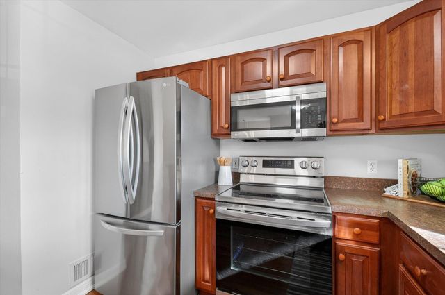 3031 Barclay Way, Ann Arbor, MI 48105