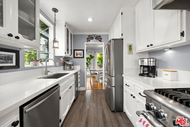 6432 Petit Avenue, Los Angeles, CA 91406