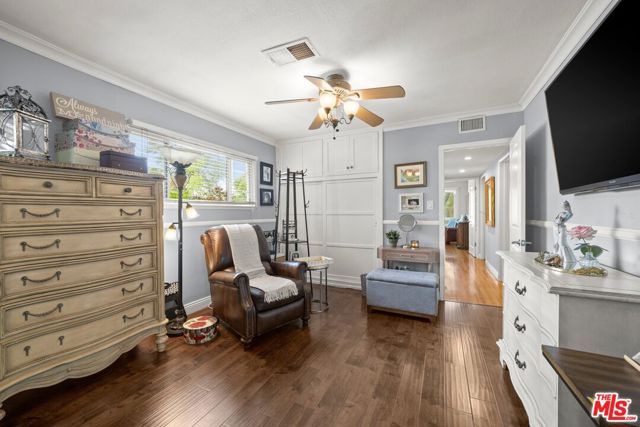 6432 Petit Avenue, Los Angeles, CA 91406