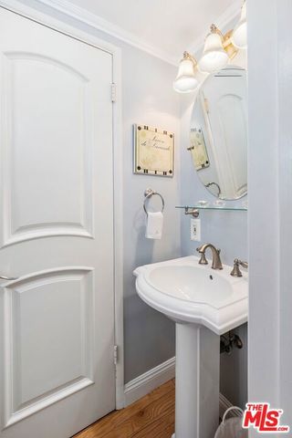 6432 Petit Avenue, Los Angeles, CA 91406