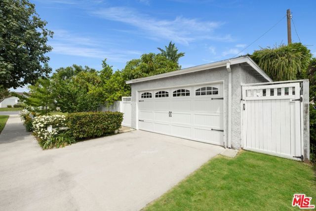 6432 Petit Avenue, Los Angeles, CA 91406