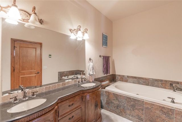 10800 Sorentino Drive, Arcadia, OK 73007