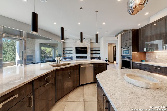 42 Via Aragon, San Antonio, TX 78257