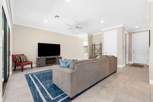 4688 E Pinehurst Trl Trail E, Oakland Park, FL 33309