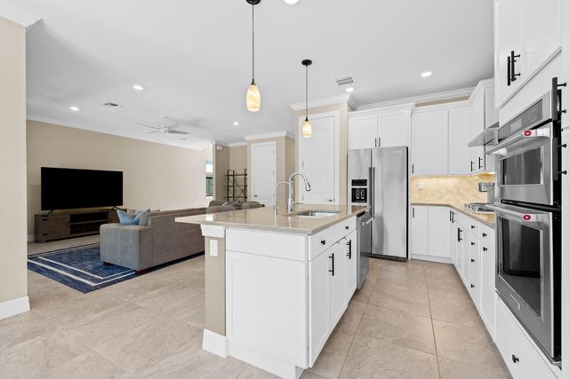 4688 E Pinehurst Trl Trail E, Oakland Park, FL 33309