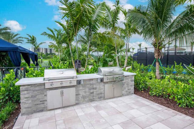 4688 E Pinehurst Trl Trail E, Oakland Park, FL 33309