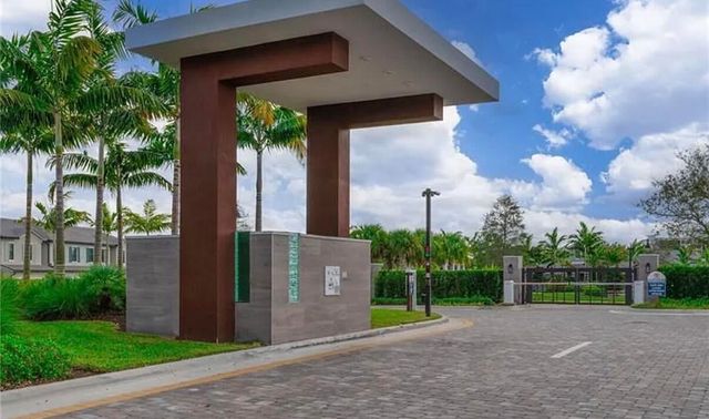 4688 E Pinehurst Trl Trail E, Oakland Park, FL 33309