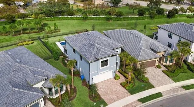 4688 E Pinehurst Trl Trail E, Oakland Park, FL 33309
