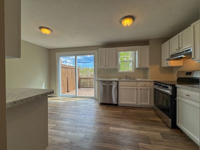 3 Lydon Ln A1, Halifax, MA 02338
