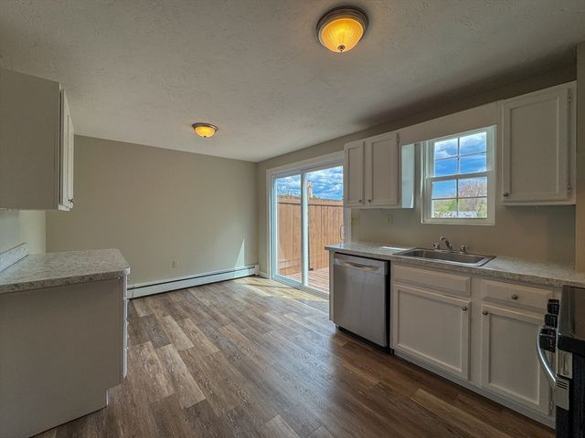 3 Lydon Ln A1, Halifax, MA 02338