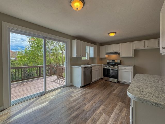 3 Lydon Ln A1, Halifax, MA 02338