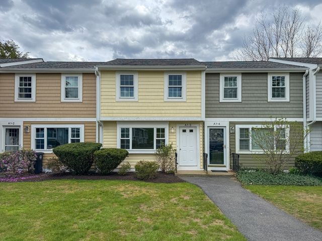3 Lydon Ln A1, Halifax, MA 02338