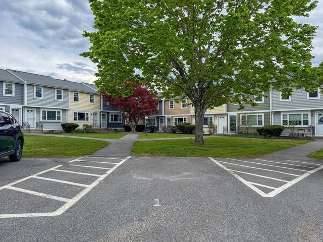 3 Lydon Ln A1, Halifax, MA 02338