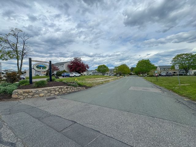 3 Lydon Ln A1, Halifax, MA 02338