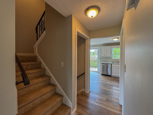3 Lydon Ln A1, Halifax, MA 02338