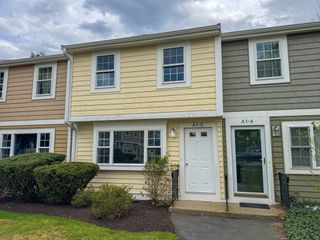 3 Lydon Ln A1, Halifax, MA 02338
