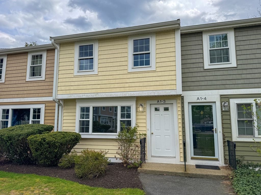 3 Lydon Ln A1, Halifax, MA 02338