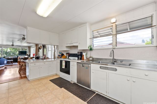 306 Moomuku Place, Honolulu, HI 96821