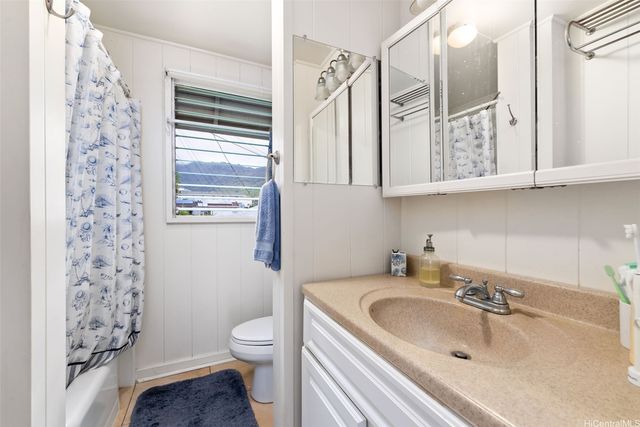 306 Moomuku Place, Honolulu, HI 96821