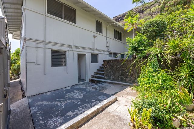 306 Moomuku Place, Honolulu, HI 96821