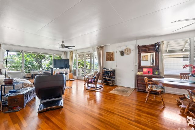 306 Moomuku Place, Honolulu, HI 96821