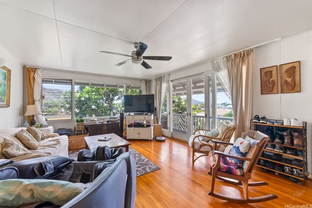 306 Moomuku Place, Honolulu, HI 96821